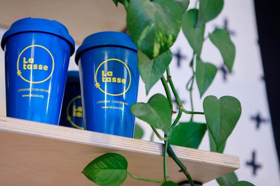 Première tasse réutilisable au monde fabriquée avec des gobelets recyclées H143 x D85mm Crème rCup Vert terre 