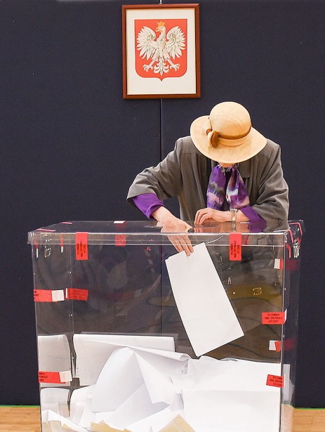 https://images.lpcdn.ca/924x615/201905/26/1642848-polonais-font-partie-electeurs-appeles.jpg