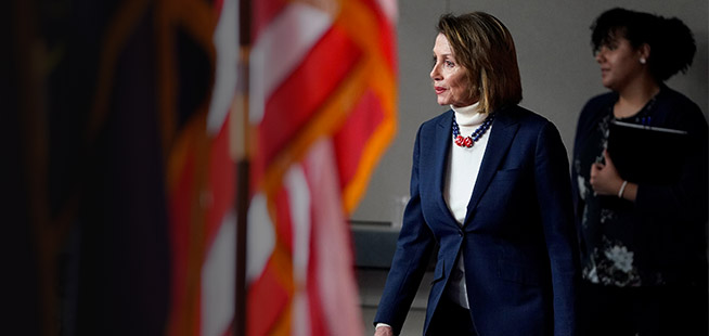 Pelosi accuse Trump d'avoir dévoilé ses plans de voyage