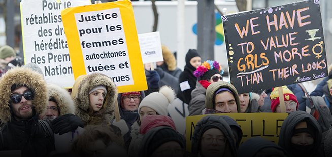 Les femmes marchent partout au pays